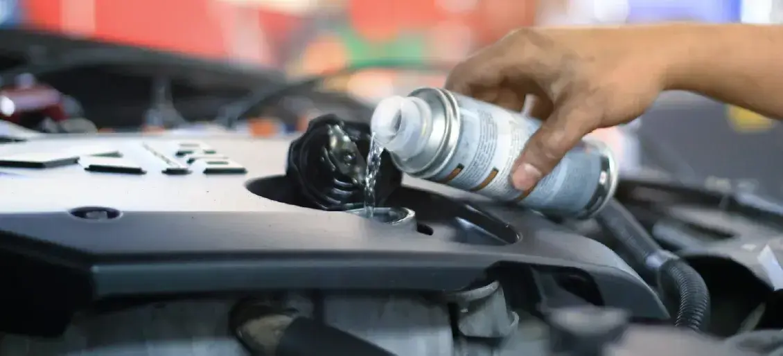 Químicos Automotrices: ¿Para qué sirven y cómo usarlos?