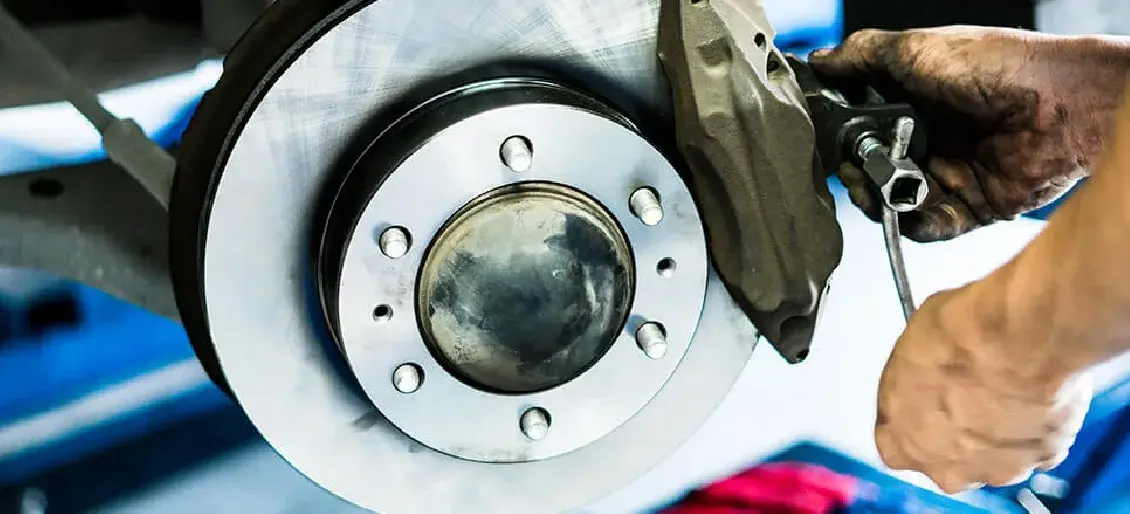Rectificado de discos y tambores: Cómo extender la vida de tus frenos